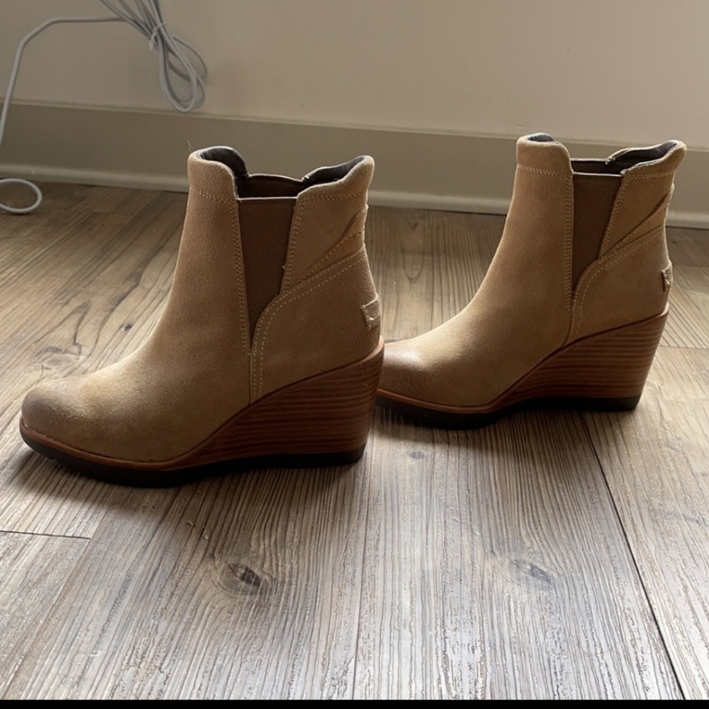 NWOT SOREL Booties